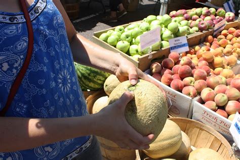 Budget Farmers' Market Shopping Tips from a Pro