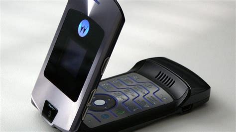 The Foldable Screen RAZR Reboot Has A Rare Opportunity - SlashGear