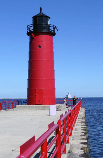 Milwaukee Pierhead Lighthouse, Wisconsin at Lighthousefriends.com