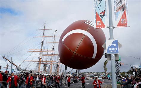 About 100,000 Expected to Watch Holiday Bowl Parade Along Different ...