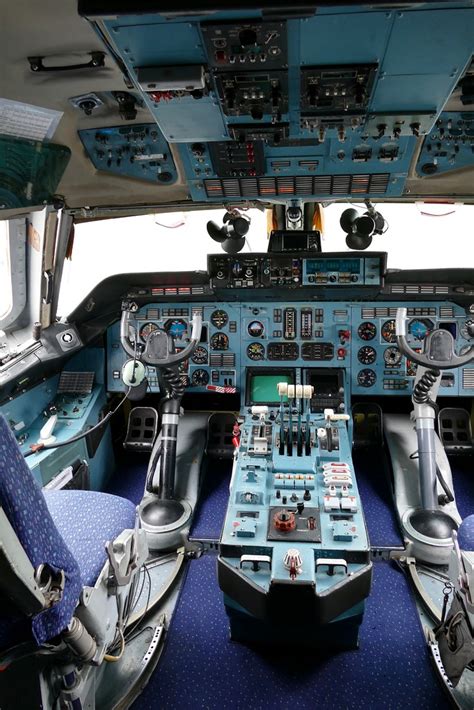 Cockpit Antonov AN-124-100 Volga-Dnepr RA-82078 Leipzig Ha… | Flickr
