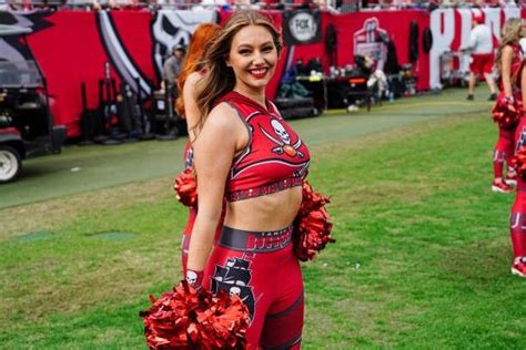 Pin by Ashley Reed on the buccaneer cheerleaders🏈 in 2022 | Buccaneers ...