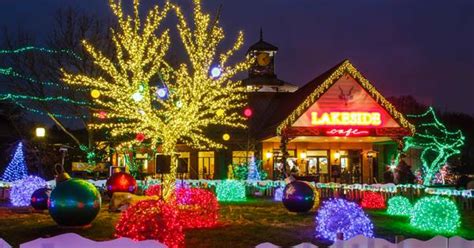 The Best Holiday Light Displays in St. Louis | Family Attractions Card