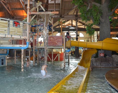 Wisconsin For Kids: Country Springs Hotel & Water Park