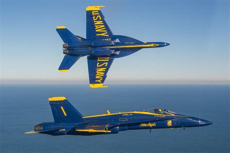 Blue Angels Share Photos From the Final Flight of 'Legacy' Hornet Jets | PetaPixel