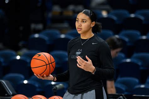 UConn women's basketball star Azzi Fudd to miss remainder of 2023-24 ...