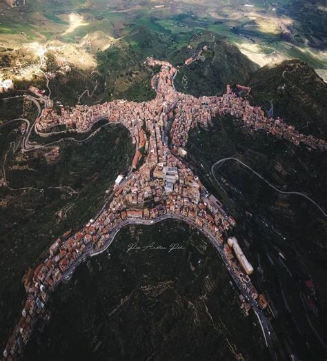 There's a Town in Italy Shaped Like a Person - Core77