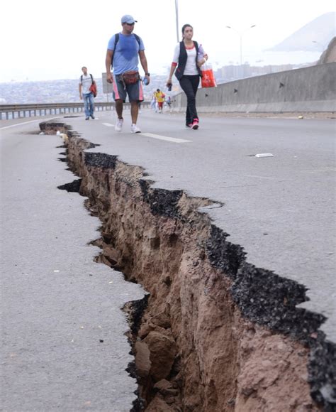 The Destruction Left Behind After Chile's Earthquake (PHOTOS) | HuffPost