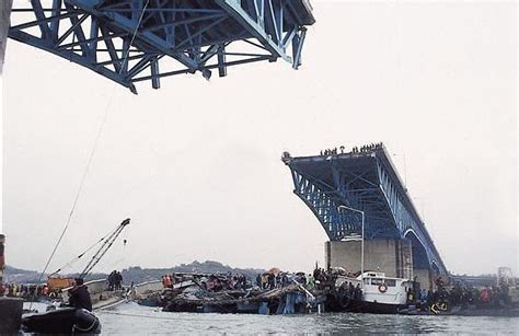 Memorial service held to mark 20th anniversary of Seongsu Bridge collapse