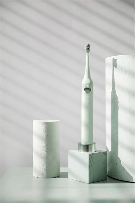 Second White - Electric Toothbrush S | Design Inspiration - Industrial design / product design blog