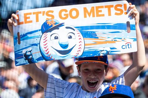 Fans shelling out big bucks for Yankees, Mets home openers