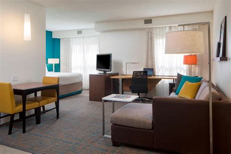 Hotel with Free SeaWorld Shuttle | Residence Inn Orlando at SeaWorld®