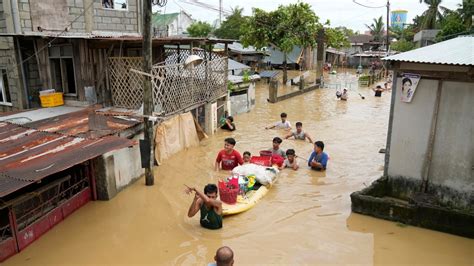 Powerful Typhoon Leaves 5 Rescuers Dead in North Philippines