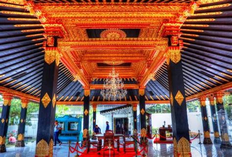 SULTAN PALACE (Kraton Sultan Yogya) + Classic Art Show – Yogyakarta ...