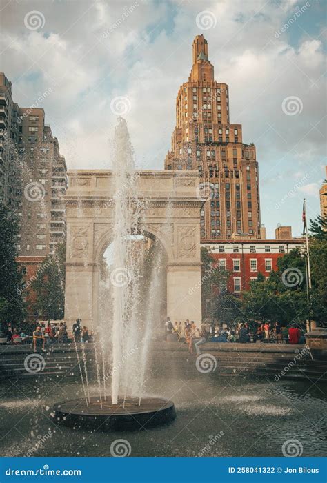 Fountain at Washington Square Park, Manhattan, New York Editorial ...