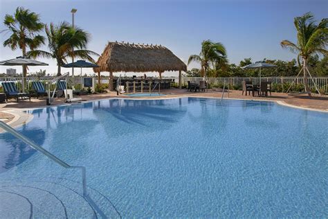 Hampton Inn Marathon - Florida Keys Pool: Pictures & Reviews - Tripadvisor