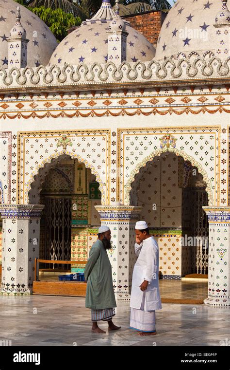 Mosque architecture of bangladesh hi-res stock photography and images ...