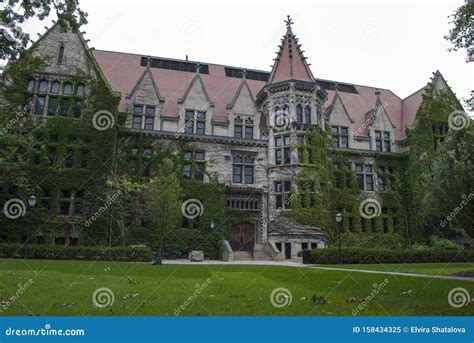 The University of Chicago. Building in English Gothic Style in Garden ...