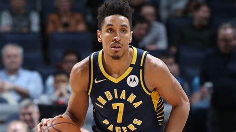 Pacers' Malcolm Brogdon wearing mask at practice | NBA.com