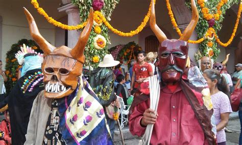 Visitantes se integran a vivir la tradición del Xantolo en la Huasteca Potosina