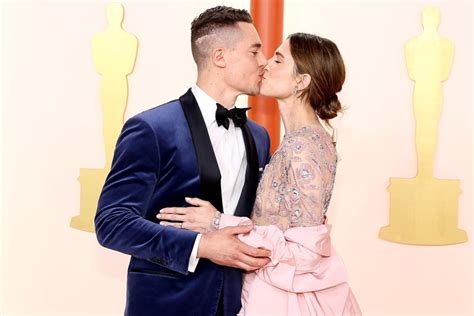 Allison Williams and Fiancé Alexander Dreymon Share a Kiss on 2023 Oscars Red Carpet