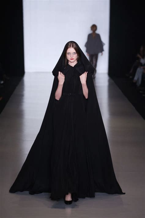 .Long hooded black cloak | Fashion, Dark fashion, Fantasy fashion