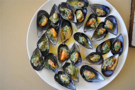 Mussels in Garlic Butter Recipe - Food.com