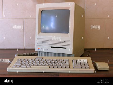 1989 Apple Macintosh SE/30 computer Stock Photo - Alamy