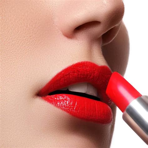 How To Apply Red Lipstick [Even Without Lip Liner!]