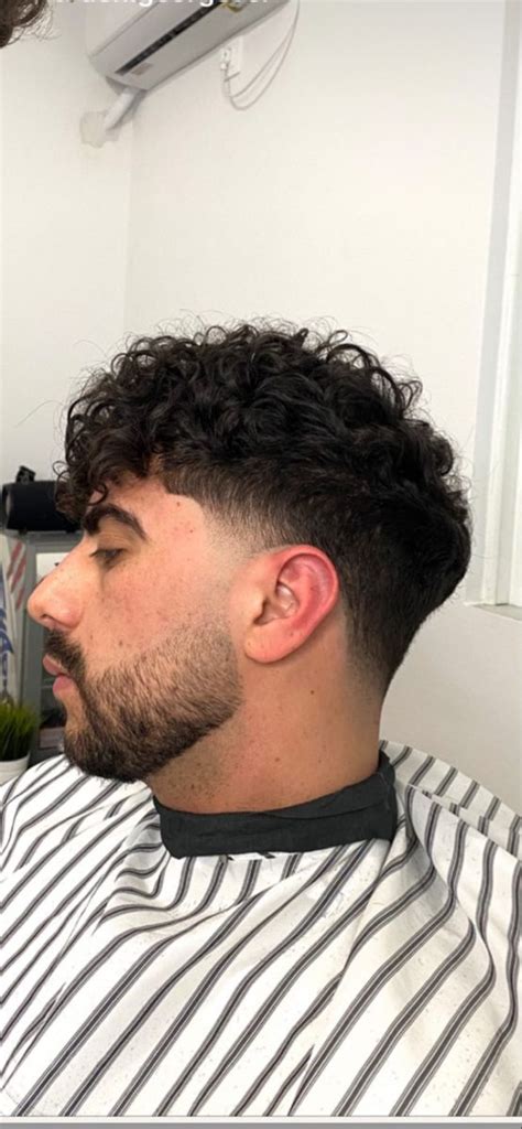 Taper Fade with Curly Hair: Men's Hairstyle