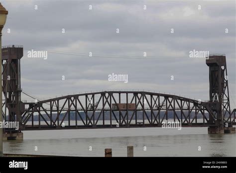 Railroad Bridge over Tennessee River Stock Photo - Alamy