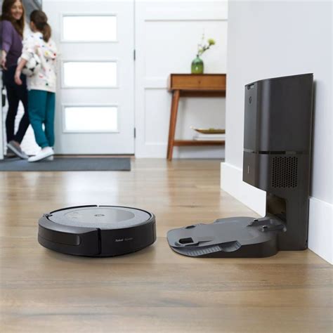 Roomba® i3+ Robot Vacuum Cleaner with Clean Base® - iRobot Thailand