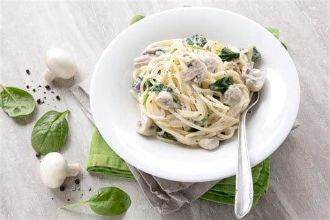 Creamy Mushroom and Spinach Spaghetti - The Petite Cook™