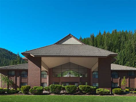 Wallace Inn in Wallace, Idaho (1-800-844-3246)