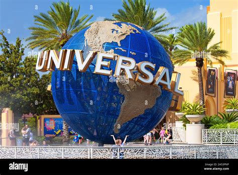 Universal Studios Hollywood Globe, Fountain, CityWalk, Entrance ...