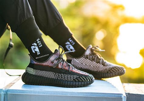 เผยภาพทางการครั้งแรกของ Adidas Yeezy Boost 350 v2 “Yecheil” - The Macho