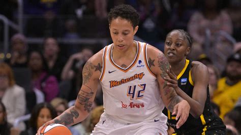 Watch: Brittney Griner hits first bucket in WNBA return | Yardbarker