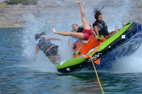 25 Most Fun & Hilarious Vacation Photo Fails - 121Clicks.com