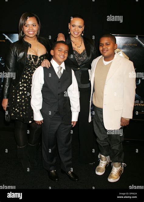 Jan 07, 2009 - New York, NY, USA - Hip hop artist FAITH EVANS and KIDS at the world premiere of ...