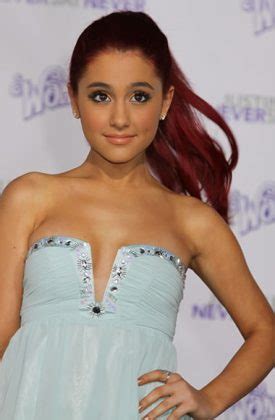 These 12 Pictures Proved How Tan Ariana Grande's Skin Color Has Become