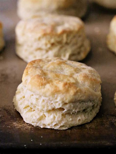 Easy Southern Buttermilk Biscuits Recipe