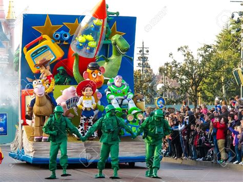 Disneyland parade | Carnaval, Natal