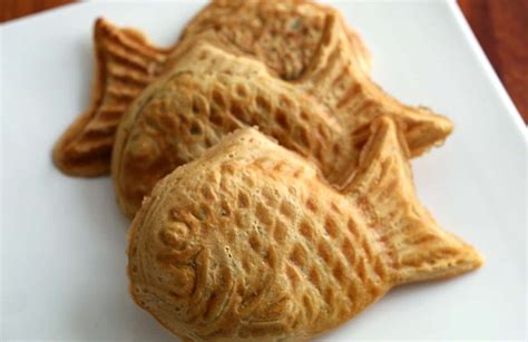 Fish-shaped bread with sweet red bean filling (Bungeoppang) recipe ...