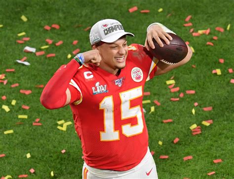 Chiefs' Patrick Mahomes signs 10-year contract extension worth up to ...