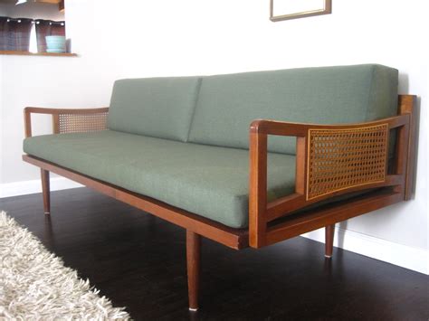 Rhan Vintage. Mid Century Modern Blog.: Mid Century Modern Sofa.