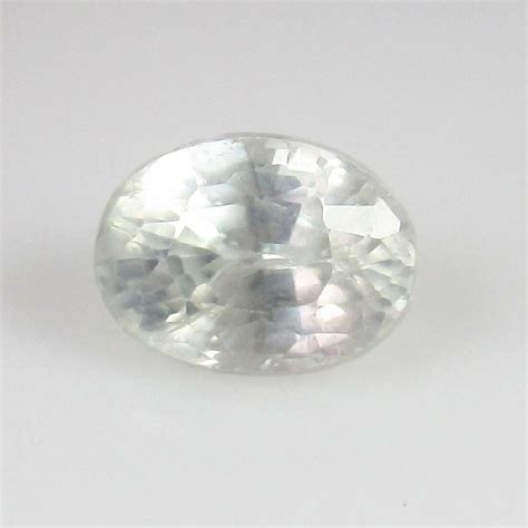 White Sapphire: Uncovering its Meaning, Uses & Benefits