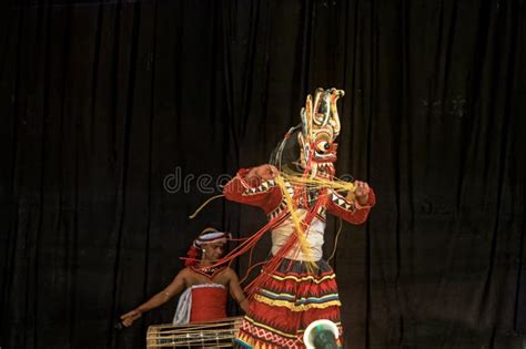 Art and Culture Dancers in Traditional Costume, Kandy Dancers Editorial Stock Image - Image of ...