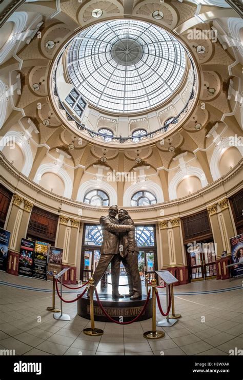 Statue of eric morecambe and ernie wise hi-res stock photography and ...