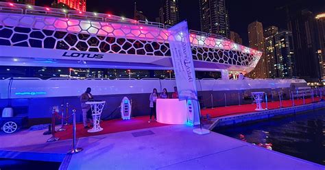 Yacht dinner cruise around Dubai Marina | musement