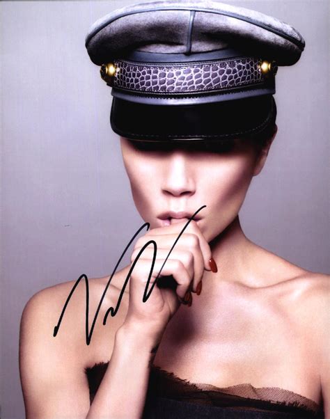 Victoria Beckham signed AUTHENTIC 8x10|Free Ship|The Autograph Bank